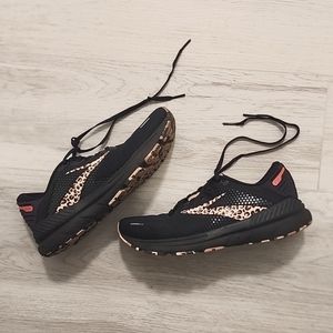 Brooks adrenaline 22 women's leopard print size 10.5